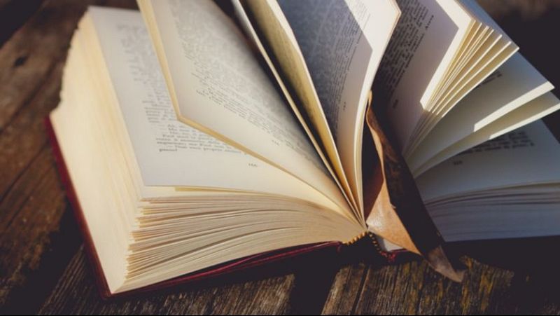 Notas a pie de p�gina - Lecturas de A�o Nuevo - 04/01/26 - Notas a pie de p�gina | Escuchar