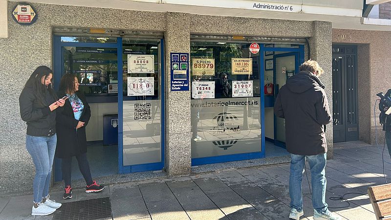 Cornellà reparteix una sèrie del primer premi del Nen, el 6.703