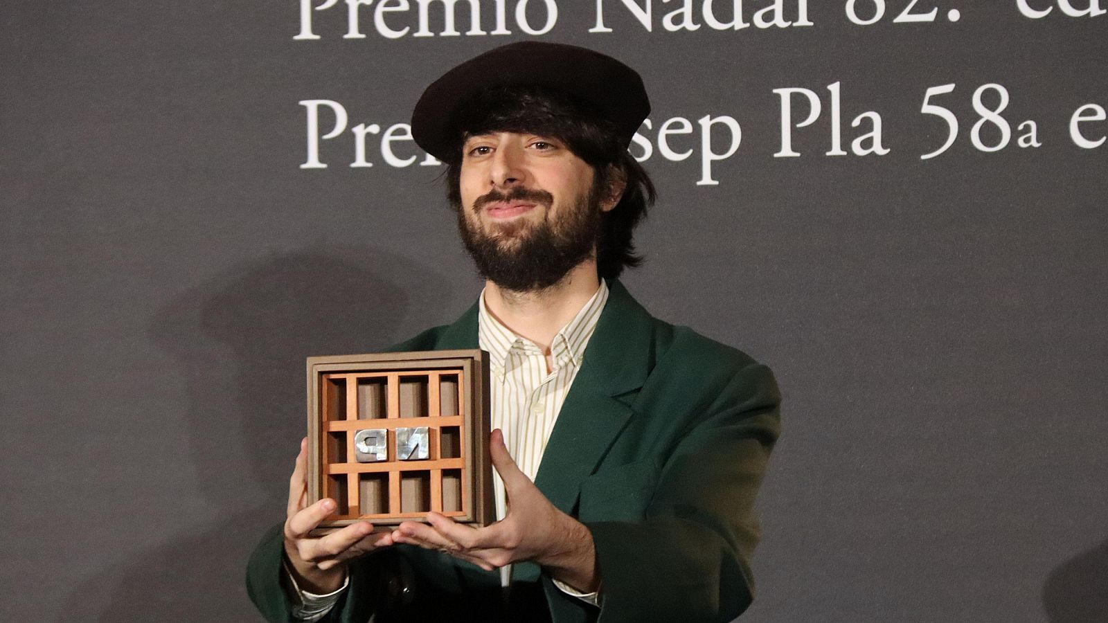 David Uclés il·lumina el Nadal amb una novel·la que apaga Barcelona