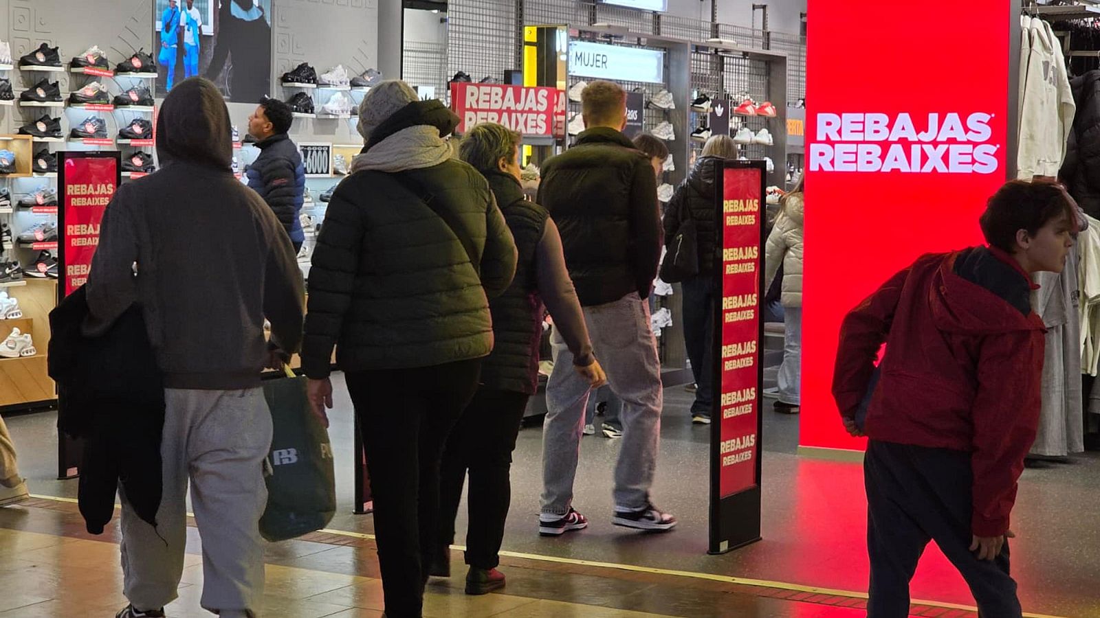 Les rebaixes arrenquen amb un ritme moderat | Laura Hurtado