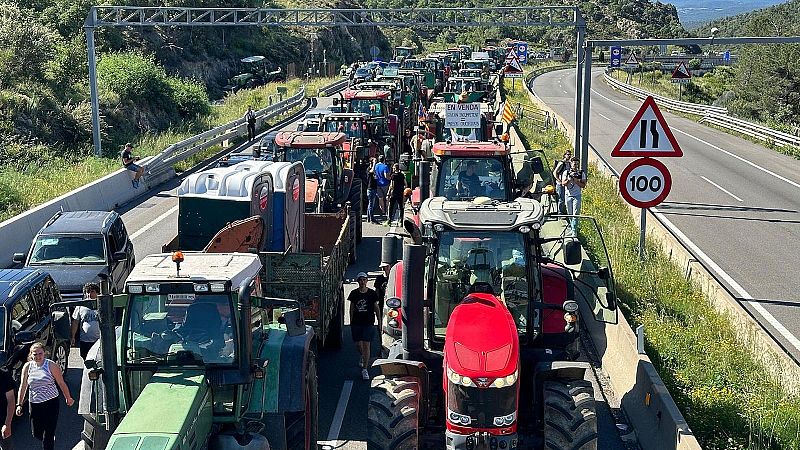 El Mat� de R�dio 4 - Els pagesos tallen carreteres i autopistes contra l'acord amb Mercosur - El mat� de R�dio 4 | Escoltar