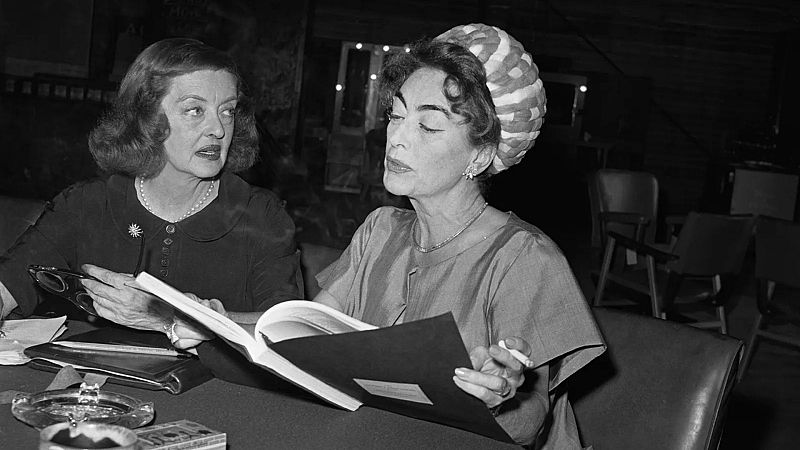 Alguien debería prohibir los domingos por la tarde - Domingo con Joan y Bette de Isabel Coixet - 11/01/26 - Alguien debería prohibir los domingos por la tarde | Escuchar