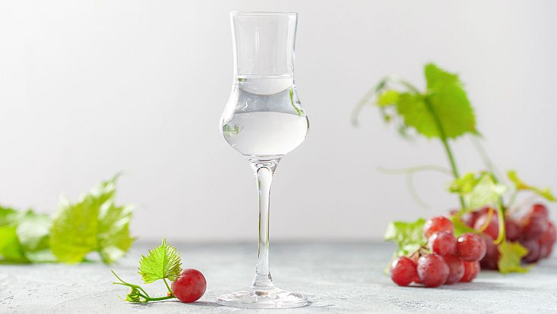 Desvelamos los secretos de los aguardientes y su cata - En clave Turismo | Escuchar