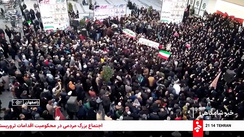 Crónica internacional -  En Irán se recrudecen las protestas contra el régimen que dejan, de momento, cerca de quinientas víctimas mortales - Escuchar ahora