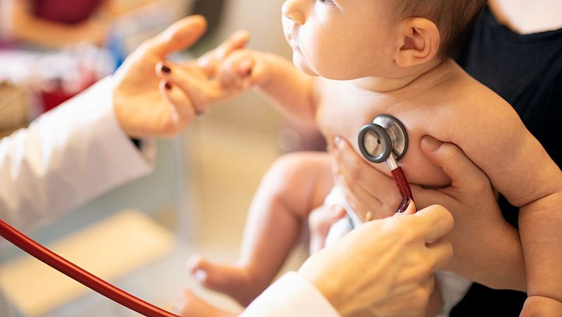 España pionera en trasplante cardiaco parcial infantil - A golpe de bit | Escuchar