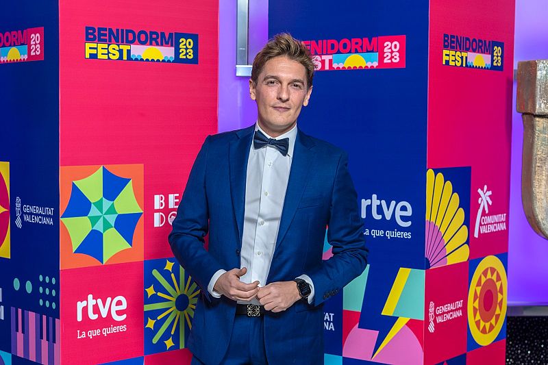 L'Entrellat - Xavi Mart�nez i l'agressi� a "Objetivo Eurovisi�n 2017": "Eren tres contra un" - L'Entrellat | Escoltar