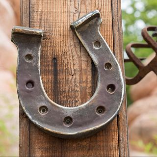 Origen de la mala suerte del martes 13 y más supersticiones