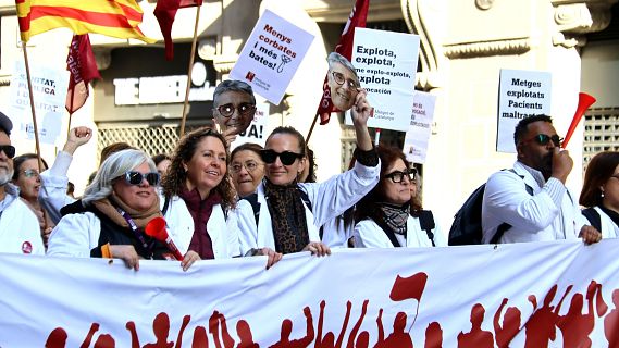 Els metges pressionen a Barcelona per un conveni digne