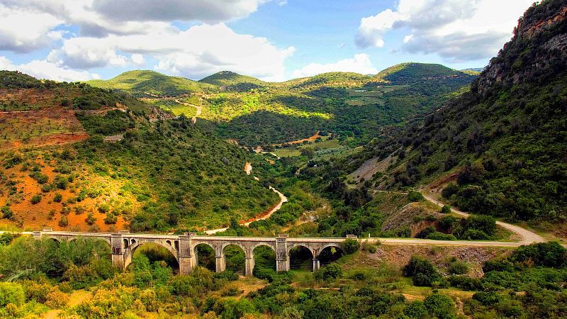 Vía Verde de la Sierra, provincias de Sevilla y de Cádiz - La Iberia verde | Escuchar