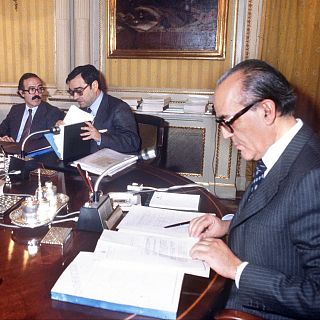 1982: La UCD se desangra por las luchas internas en plena crisis política