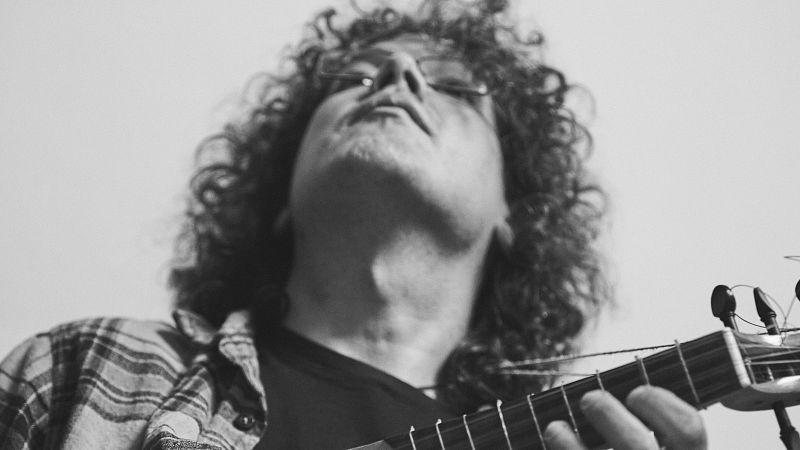 La m�quina del tiempo - La guiterna, por Enrike Solin�s - 18/01/26 - La m�quina del tiempo | Escuchar