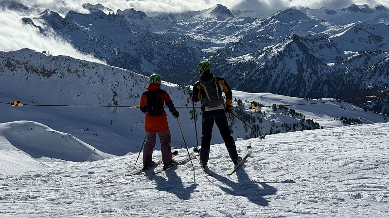 Els equips de rescat busquen un segon esquiador atrapat en una allau a Beret