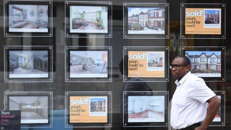 L'Entrellat - Hamid i el racisme immobiliari: "Ni amb bona nòmina ni contracte em criden per llogar un pis" - L'Entrellat | Escoltar