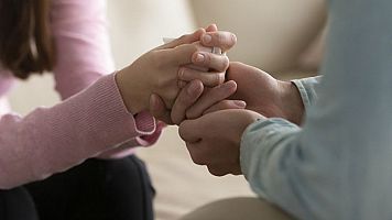 El cas de la nena supervivent de l'accident d'Adamuz i com afrontar el dol infantil