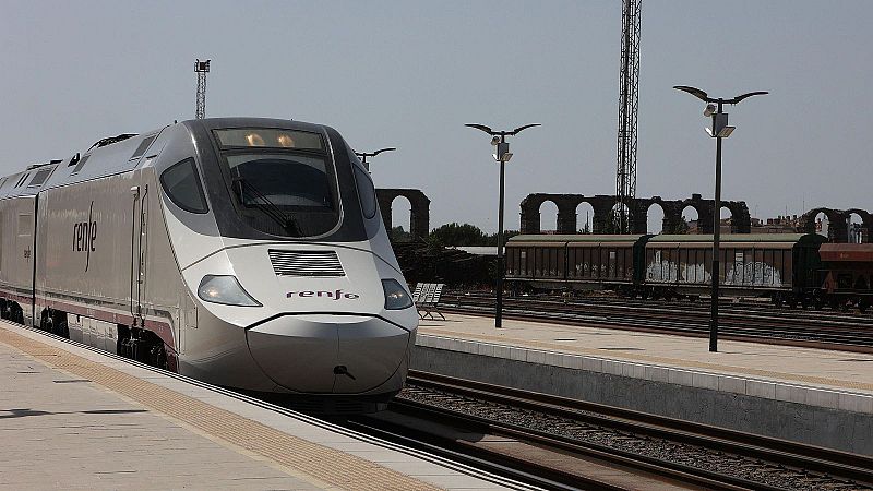 "Si se confirma un fallo en la vía, el responsable sería Adif y, en última instancia, el Estado" - Las mañanas de RNE | Escuchar