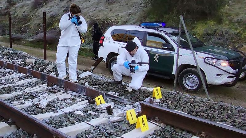 José Trigueros: "Es imposible que pase esto, pero el caso es que ha habido un tren descarrilado" - Las mañanas de RNE | Escuchar