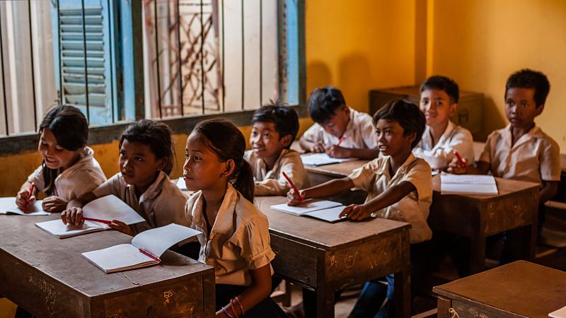 La lutte contre le harcèlement scolaire  - Émission en français | Escuchar