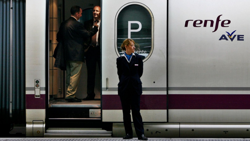 L'Entrellat - Francisco Cárdenas sobre la reducció de velocitat a l'AVE BCN-MAD: "Es fa per problemes de vibracions a la via. Això és un problema de manteniment” - L'Entrellat | Escoltar