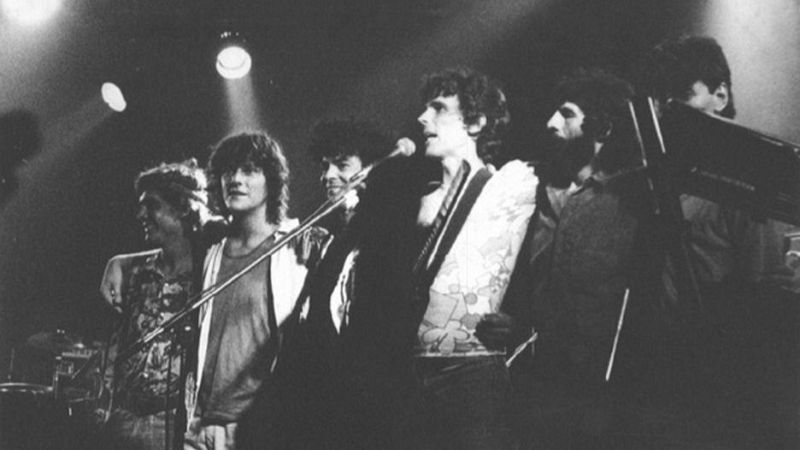 Tal día como hoy - Spinetta - Escuchar ahora