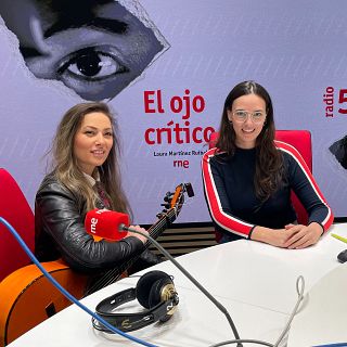 Mercedes Luj�n toca en directo su guitarra flamenca