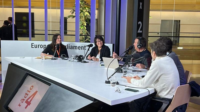 El Pla B - 2H - La tert�lia d'El Pla B des del Parlament Europeu - El pla B | Escoltar