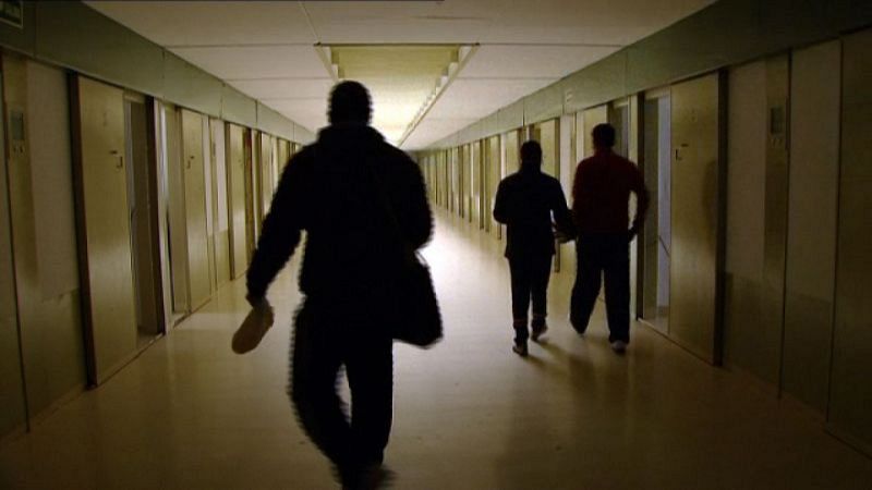 Concentració contra l'augment d'agressions als treballadors i treballadores de presons - De nit | Escoltar