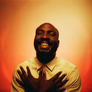 Joshua Idehen, un antídoto de optimismo