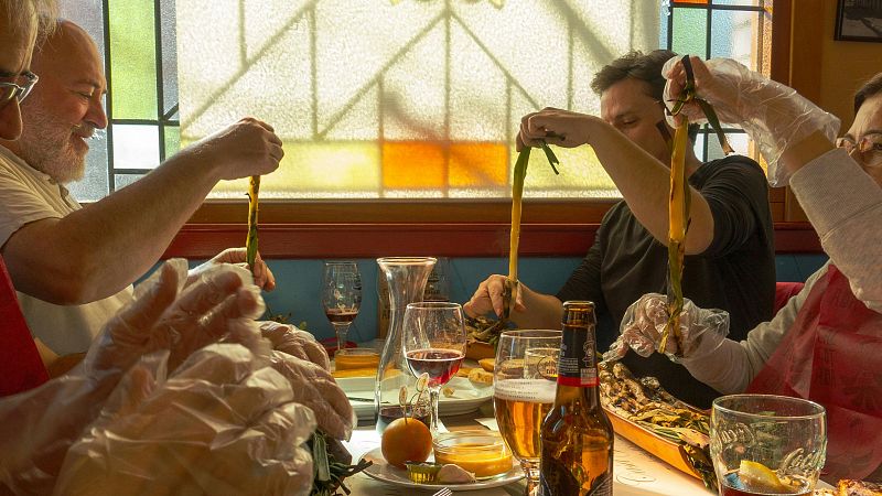 Bon dia i bona sort - La salsa de cal�ots, pas a pas. L'ortodoxa, pura i aut�ntica - Bon dia i bona sort | Escoltar