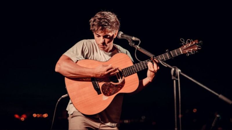 El mat� de R�dio 4 - Cesc Sansalvad� canta 'La petita rambla del Poble Sec' - El mat� de R�dio 4 | Escoltar