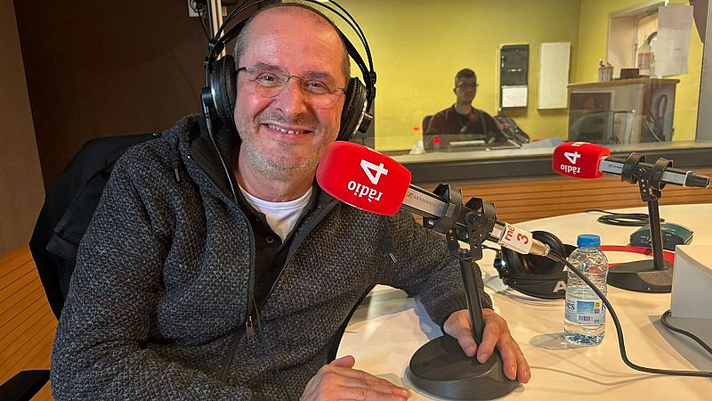 El mat� de R�dio 4 - Oriol Grau imita Llu�s Llach i canta 'Que tinguem sort' - El mat� de R�dio 4 | Escoltar