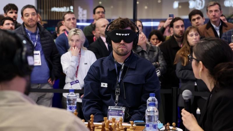 Protagonistes de la setmana: Carlsen i la vaca Veronika, dos tipus d'Intel�lig�ncia - S�n 4 dies | Escuchar