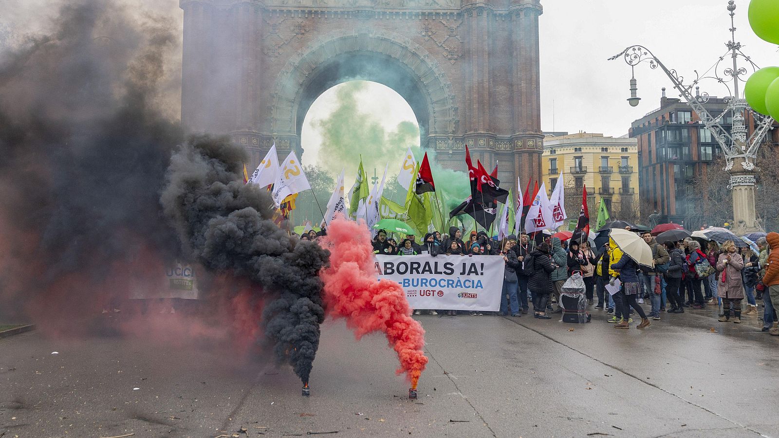 Manifestació unitària de docents per reclamar millores laborals | JUANFRA ÁLVAREZ