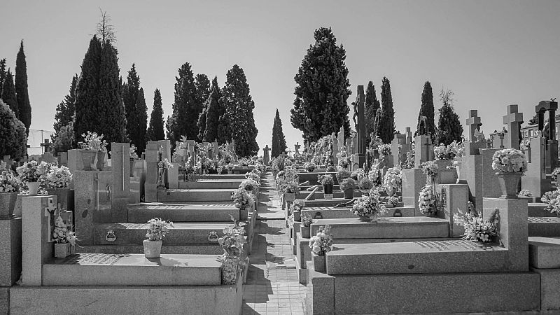 Espacio en blanco - Entre tumbas - 25/01/26 - Espacio en blanco | Escuchar