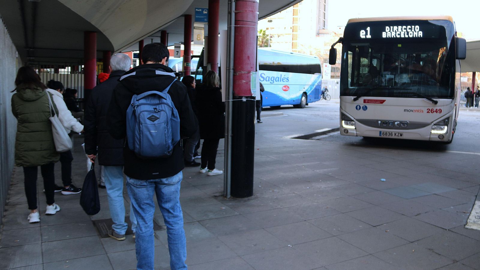 L'odissea dels usuaris per buscar transport alternatiu | JAVI LIFANTE