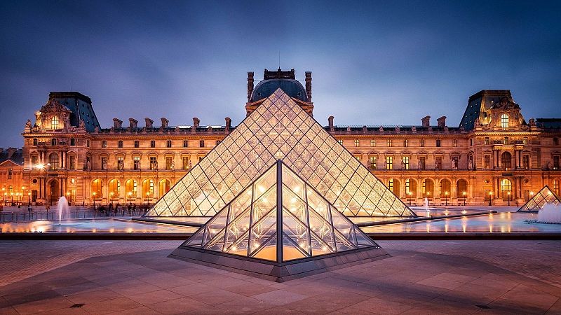 Viatgeu, que el m�n s'acaba: Una visita molt particular al Louvre - S�n 4 dies | Escuchar