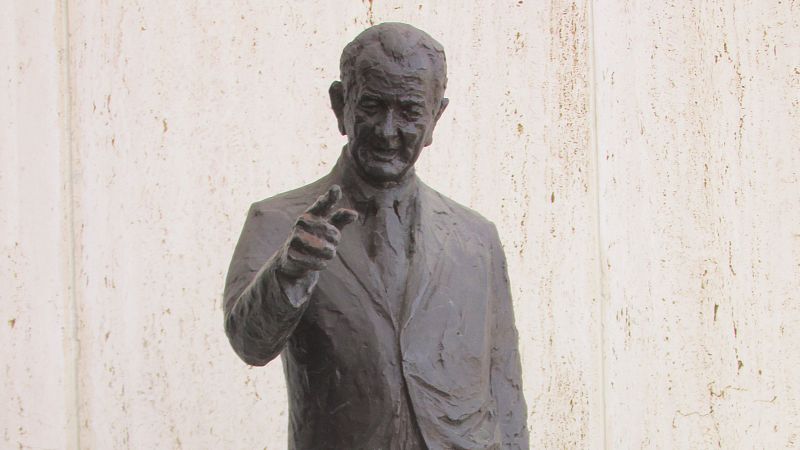 Regreso al presente - Lyndon B. Johnson - 17/01/26 - Escuchar ahora