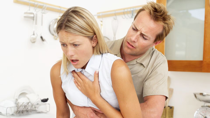 El mat� de R�dio 4 - Saps fer la maniobra d'Heimlich? Aix� has d'actuar davant una ennuegada! - El mat� de R�dio 4 | Escoltar