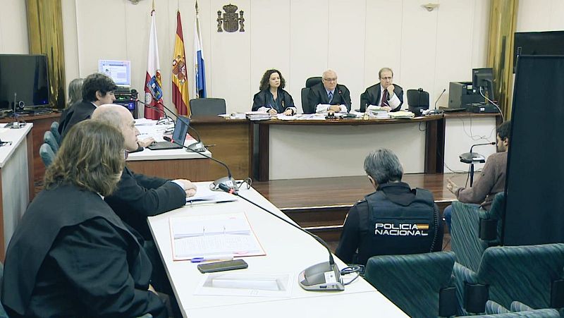 El acusado de agredir a un médico que ha perdido la visión de un ojo se enfrenta a 13 años de cárcel - Cantabria Informativos | Escuchar