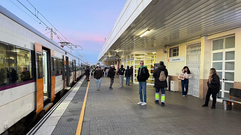 Continuen les inspeccions a la xarxa ferroviària mentre es recupera el servei de Rodalies