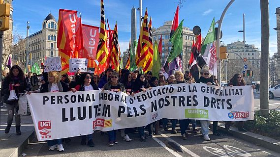 Vaga del personal d'educaci� a Barcelona per exigir millores laborals i salarials