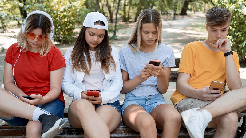 Debatem amb l'Arantxa Coca la protecci� dels menors en l'entorn digital - Xavif�rnia | Escoltar