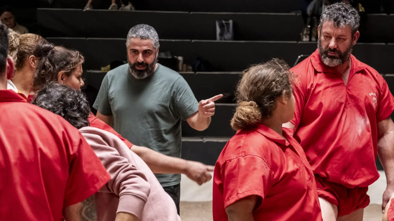 Jos� Alay�n, Yazmina Estupi��n i Tomas�n Padr�n presenten "La Lucha" - Xavif�rnia | Escoltar