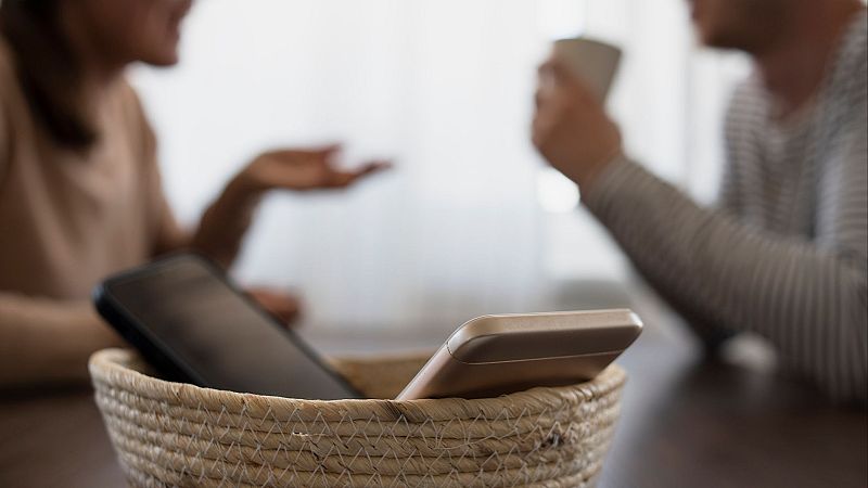 ‘OFF February’ invita a repensar nuestra hiperconectividad - A golpe de bit | Escuchar