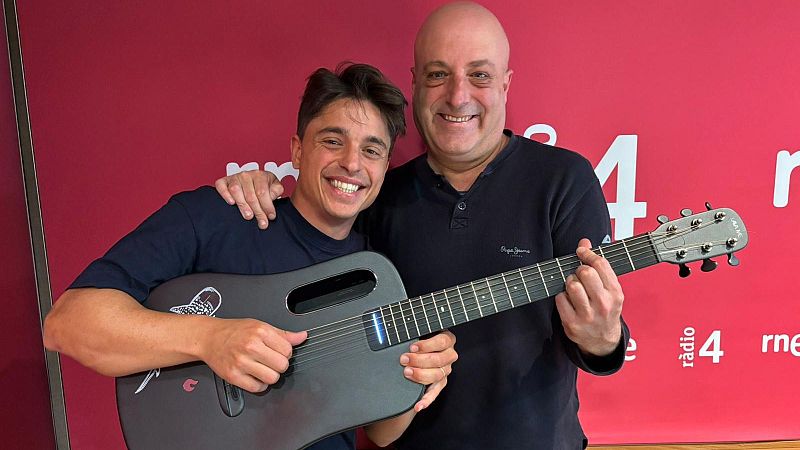 El mat� de R�dio 4 - Cesc Sansalvad� canta 'L'Estaca' de Llu�s Llach - El mat� de R�dio 4 | Escoltar