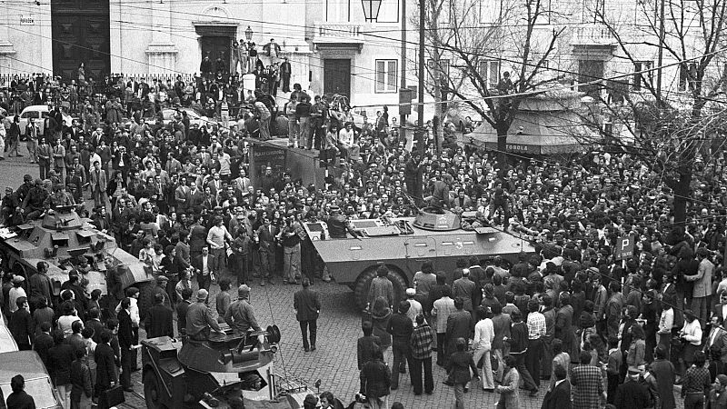 'Revolución': la familia y la transición portuguesa - Europa abierta | Escuchar