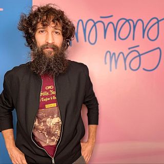 �ngel Stanich pasea 'Por la hierba' y encuentra sentido a su "insensatez"