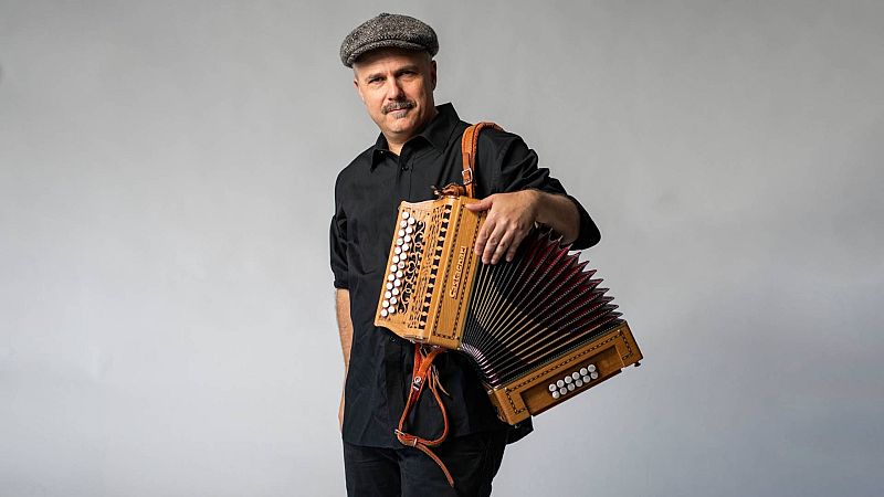 Periplos irradiantes - Xabi Aburruzaga presenta 'Bask' - Periplos irradiantes | Escuchar