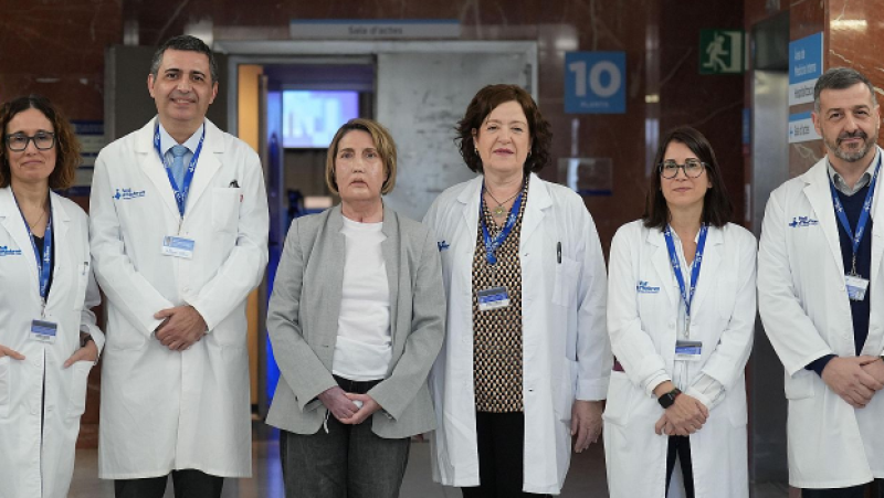 Primer trasplantament de cara del món amb una donant que va rebre l'eutanàsia - De nit | Escoltar