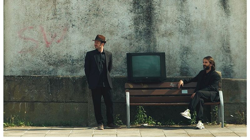 L'Entrellat - L'absurda i cl�ssica poesia amb Pol Mallafr� i Guillem Ramisa - L'Entrellat | Escoltar