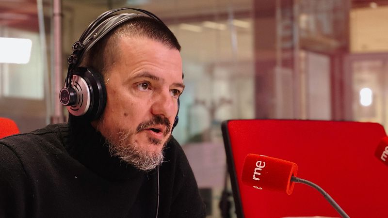 El debut teatral de Coque Malla como Mackie Navaja - Las mañanas de RNE | Escuchar